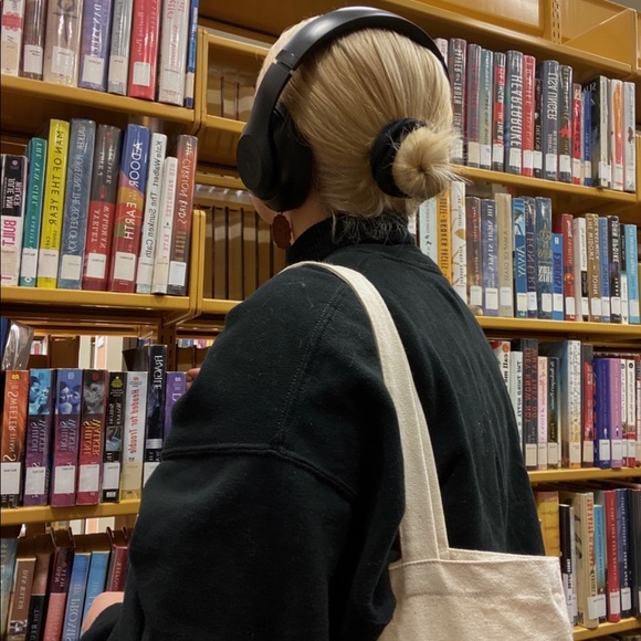 Meet your Posher, Alycea!! - Picture 6 of 7